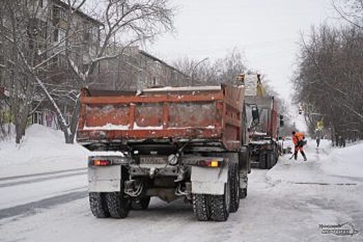 В Челябинске коммунальные службы за ночь вывезли только 2 216 тонн снега