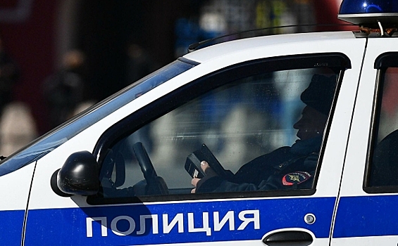 Мужчина выпрыгнул из окна при задержании в Москве