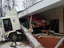 Фура въехала в кафе в Орловской области