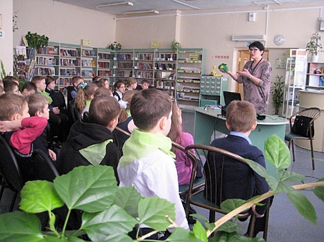 В библиотеке на Римского-Корсакова состоялась творческая встреча с писателем Юлией Лавряшиной