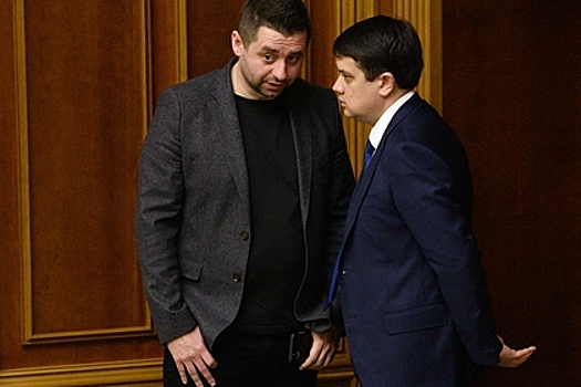 В партии Зеленского анонсировали кадровые перестановки