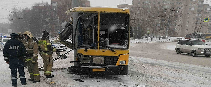 Число пострадавших в ДТП с автобусом в Ижевске возросло до 10 человек