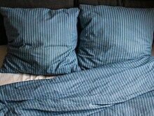 Семья из Москвы обнаружила использованную иглу в подушке премиум-бренда. Её купили для детей