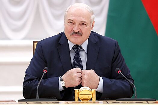 Президент Беларуси вручил награды накануне Дня народного единства