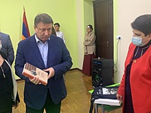 Книги на русском языке передали нижегородцы армянским школам