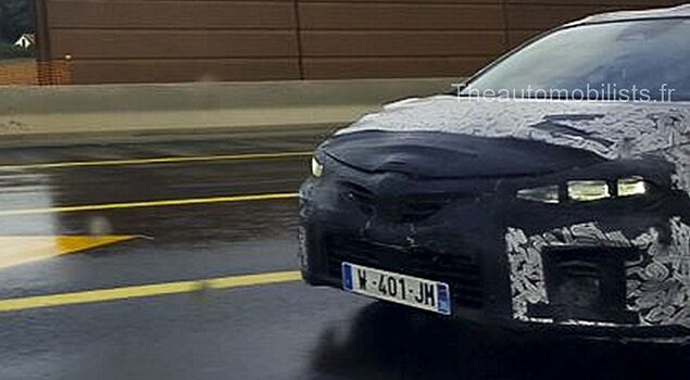 В Сети обнародованы свежие снимки с тестирования обновленного Renault Clio