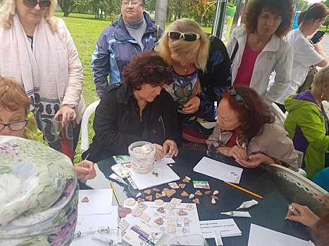 На Фестивале мастеров долголеты Нагатина-Садовников поделились своими источниками вдохновения