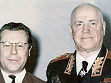 Жуков подарил советскому фотожурналисту коньяк, присланный Де Голлем