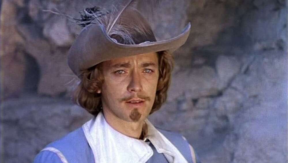 Игоря Старыгина, сыгравшего Арамиса, озвучил Игорь Ясулович. Режиссер объяснил это решение тем, что у Старыгина был небольшой дефект речи, а Арамис по задумке режиссера должен быть совершенным вельможей. 