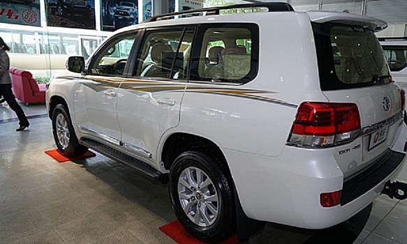 В Японии «попался» модернизированный Toyota Land Cruiser 200