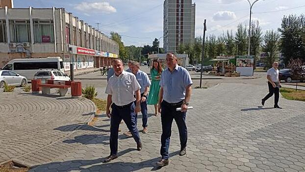 Мэр Екатеринбурга выехал с инспекцией: горожане пожаловались на благоустройство