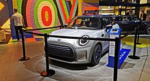 Mini представила новый автомобиль Strip 2021 без кузовной краски, с панорамной крышей и трикотажной отделкой салона