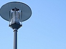На спортплощадке у корпуса 1815 заменили лампы уличного освещения