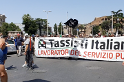Таксисты Италии объявили забастовку