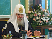 Эстонцы захотели наградить умершего 10 лет назад патриарха Алексия II