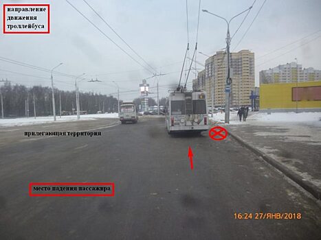 Калужская пенсионерка выпала на ходу из троллейбуса