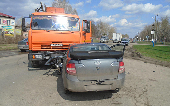 В Ряжске мусоровоз столкнулся с «Ладой»