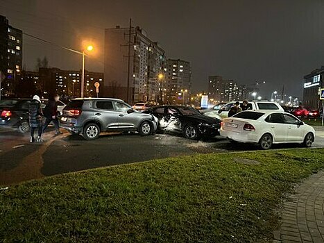 Машина всмятку: в Калининграде на пересечении Панина и Жукова произошло ДТП