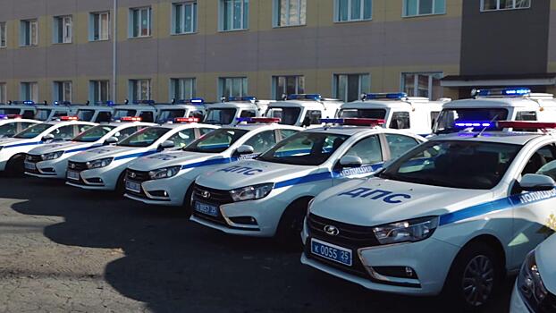 В Приморье сотрудникам полиции вручены ключи от нового служебного транспорта