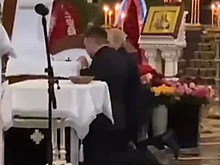 Муж и сын Инны Чуриковой простились с ней, встав на колени у гроба