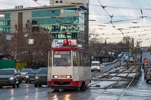 В Челябинске у пассажира трамвая не приняли оплату при помощи часов