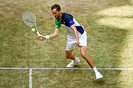 Медведев проиграл 20-й ракетке мира на турнире ATP