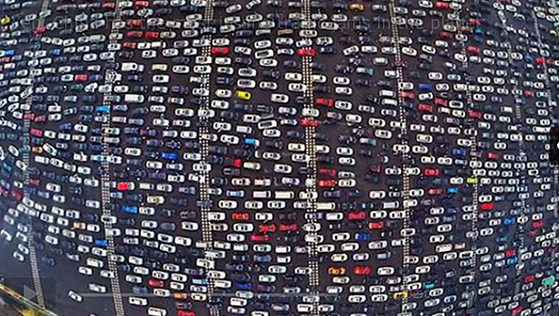 Видео гигантской автомобильной пробки в Пекине покорили интернет