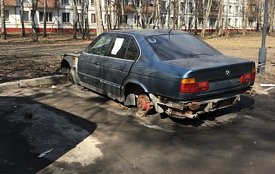 На Инженерной и в Путевом обнаружили брошенные автомобили