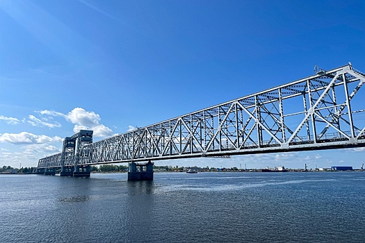 В Архангельске завершили реконструкцию железнодорожного моста