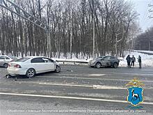 В районе "Самара Арены" столкнулись Toyota и Honda, два человека пострадали
