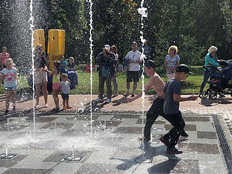 В районе Северное Бутово торжественно открыли сухой фонтан