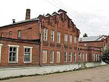 Здание казенного склада в Белозерске, датируемое началом 20 века, продается за 1 рубль.