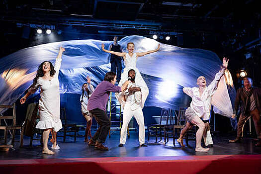 Писатель Борис Акунин побывал на спектакле Молочникова в Лондоне с Бурковским