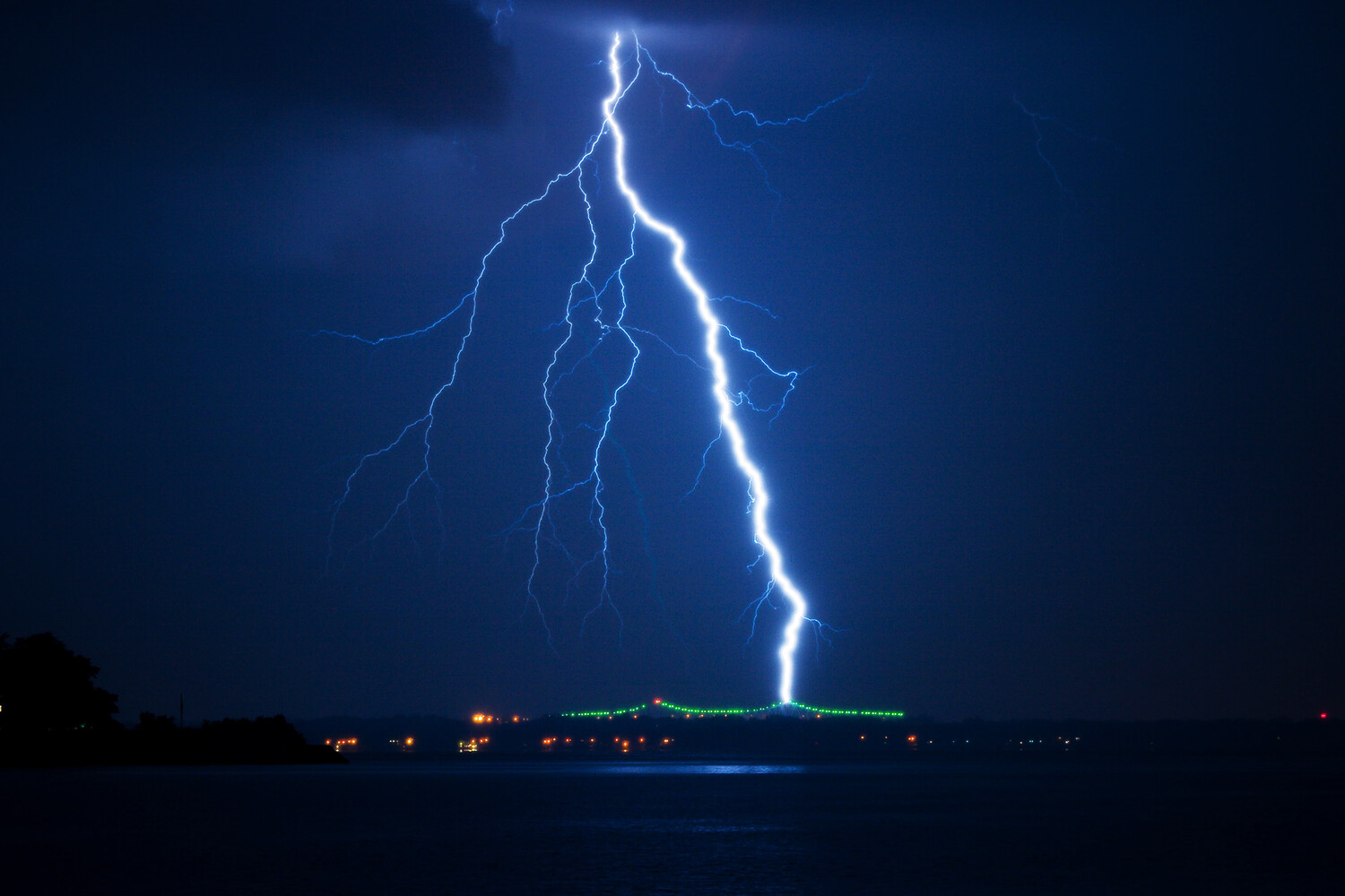 Загрязнение воздуха усиливает опасность гроз, выяснили ученые