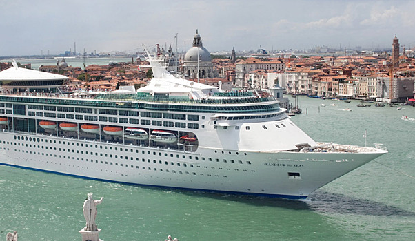 Четыре круизных лайнера отменили заход в Венецию из-за наводнения