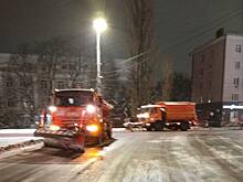 В Курске дороги убирают 73 человека и 71 единица техники