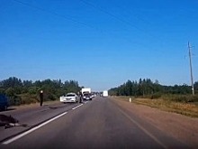 Появилось видео ДТП на Южном обходе, где фура сложилась пополам