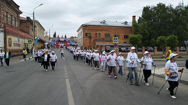 Жители Подмосковья установили мировой рекорд по скандинавской ходьбе во время фестиваля в Серпухове