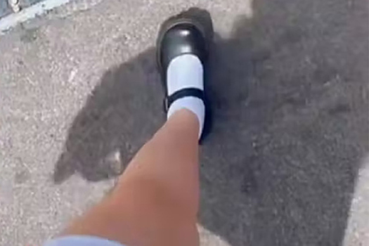 Обувь китайского бренда расплавилась на ногах девушки