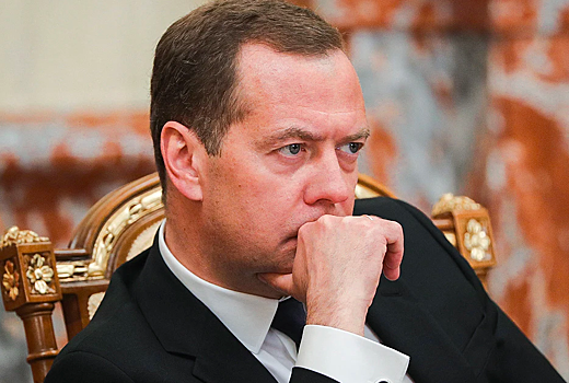 Медведев оценил ситуацию с COVID-19 и вакцинацией