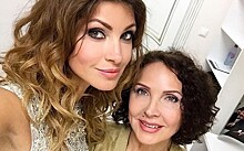 «Очень соскучилась»: Анастасия Макеева поздравила маму с днем рождения после года разлуки