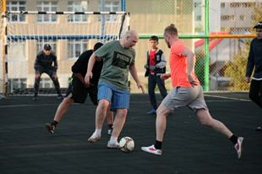 «Дорогая, прости, у меня футбол!». Спорт настоящих мужиков выходит во дворы