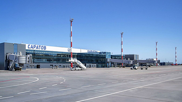Первый самолёт приземлился в новом саратовском аэропорту