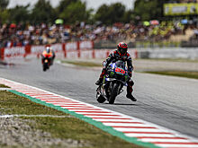 Гонщик MotoGP раньше времени решил, что гонка закончилась, и лишил себя подиума