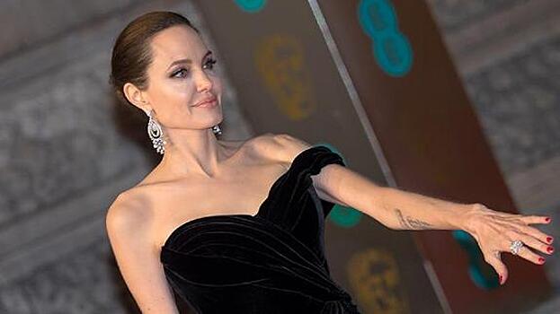 СМИ: Анджелина Джоли планирует усыновить еще одного ребенка
