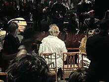 Актер Джек Николсон появился на показе Balenciaga в гостиничном халате, но есть одно но