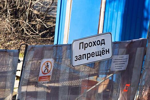 Строители нового автовокзала в Екатеринбурге заплатят за разбитую забором Audi
