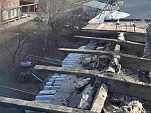 Работы по ремонту пострадавших от урагана кровель продолжились в кузбасском городе