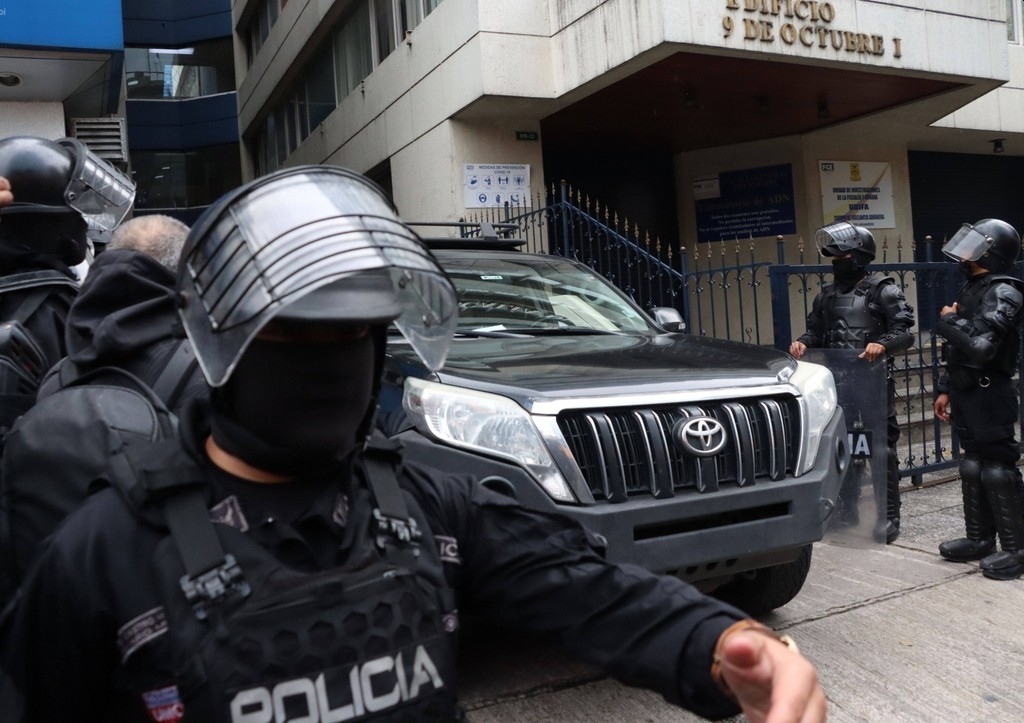 В Эквадоре оправдались за штурм посольства Мексики