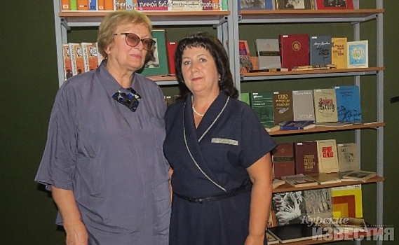 Дочь писателя Константина Воробьева подарила районной библиотеке личные книги отца